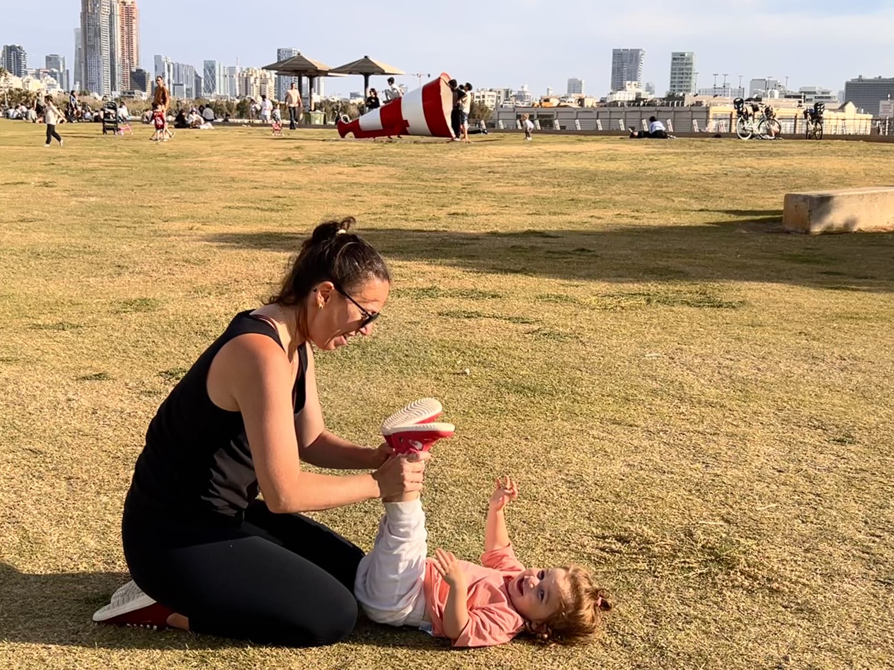 קרבה על הדשא